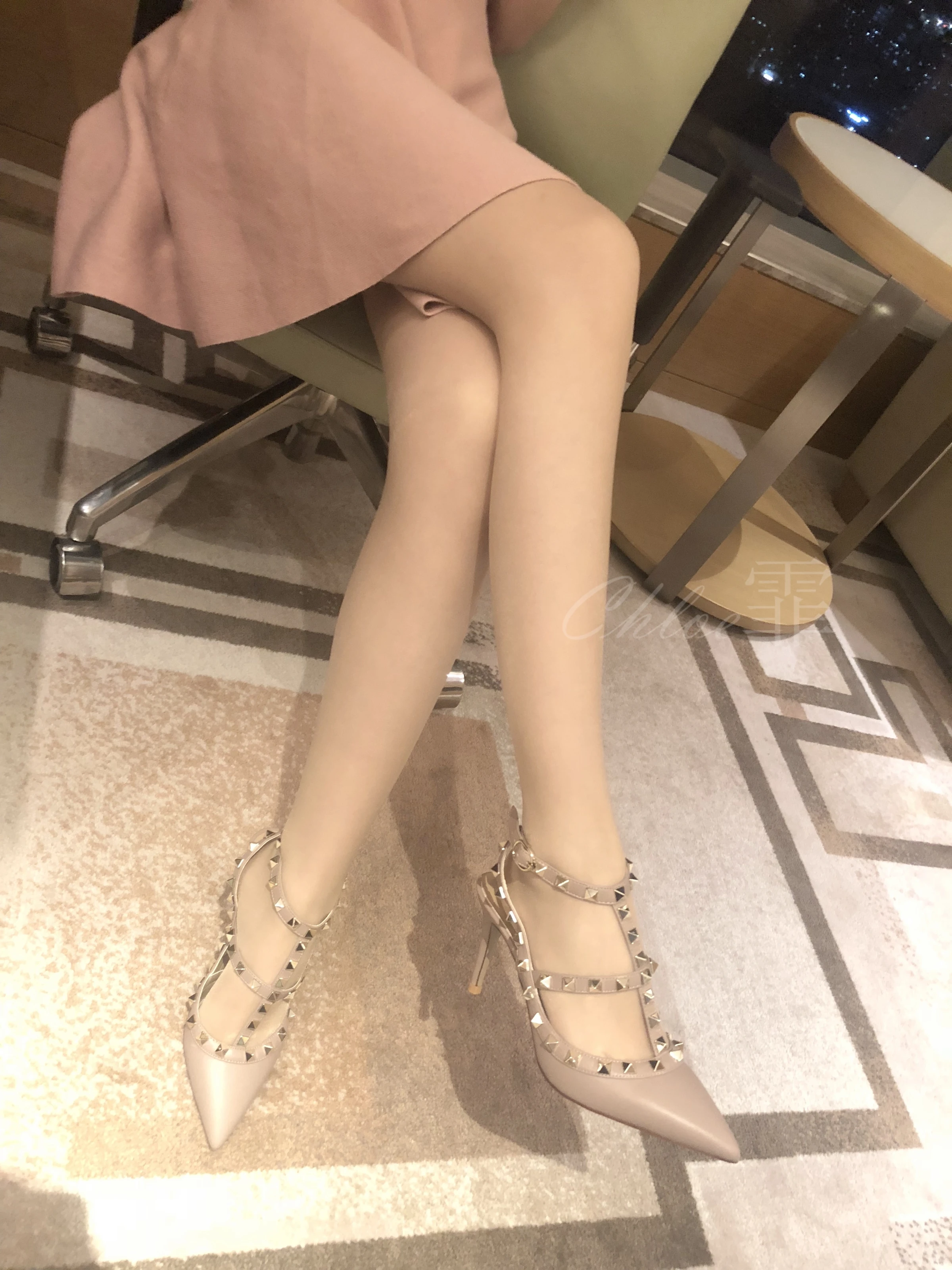 NO.010 朗豪酒店气质淑女蕾丝连衣裙 意大利Trasparenze Fanny 半筒肉s 铆钉高跟 - 3预览