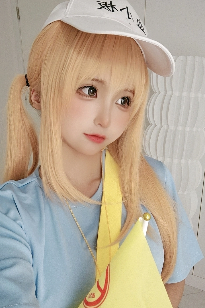 NO.208 血小板+黄漫老师+洛天依+间谍过家家 自拍 - 2预览