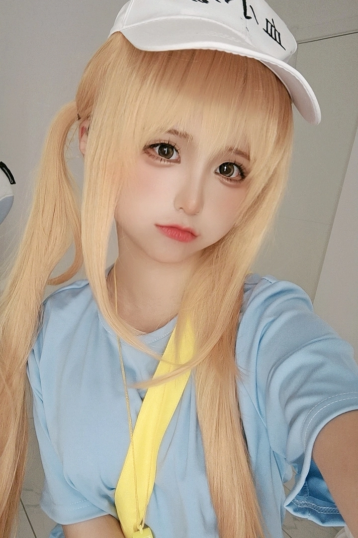 NO.208 血小板+黄漫老师+洛天依+间谍过家家 自拍 - 3预览