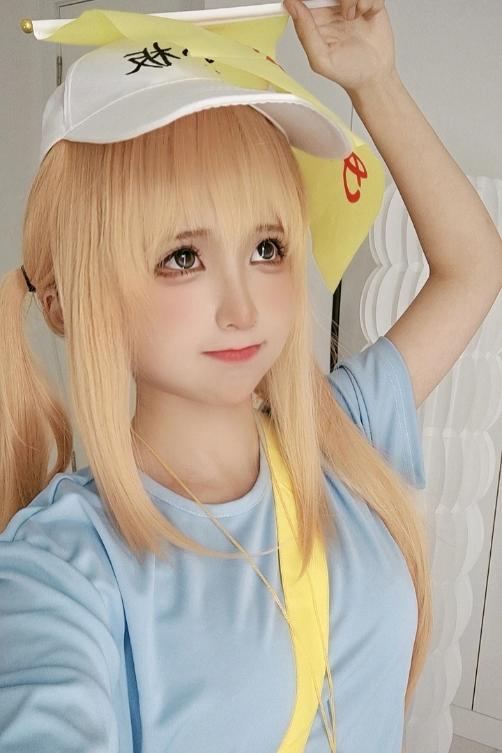 NO.208 血小板+黄漫老师+洛天依+间谍过家家 自拍 - 4预览