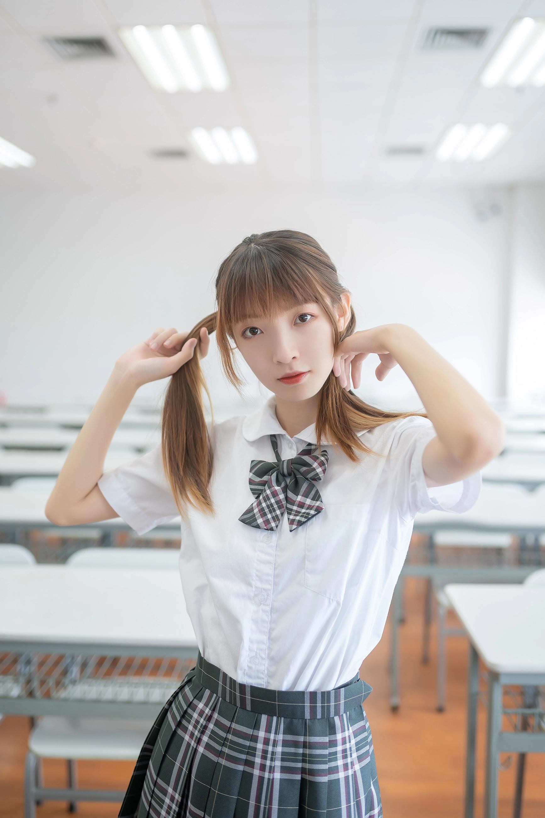 NO.009 白丝双马尾少女 - 1预览
