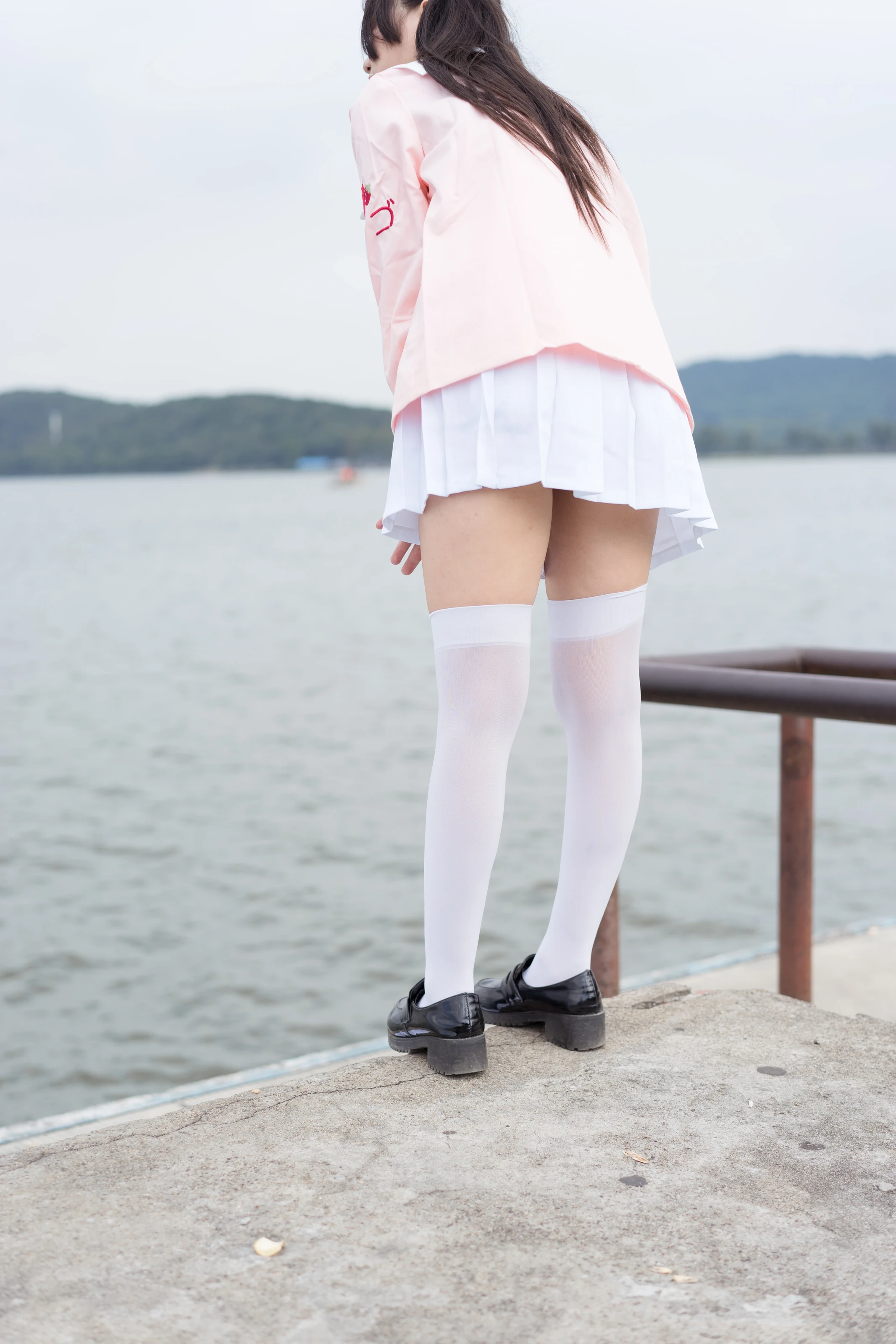 NO.019 喵写真 VOL.010 湖边白丝萝莉 - 2预览