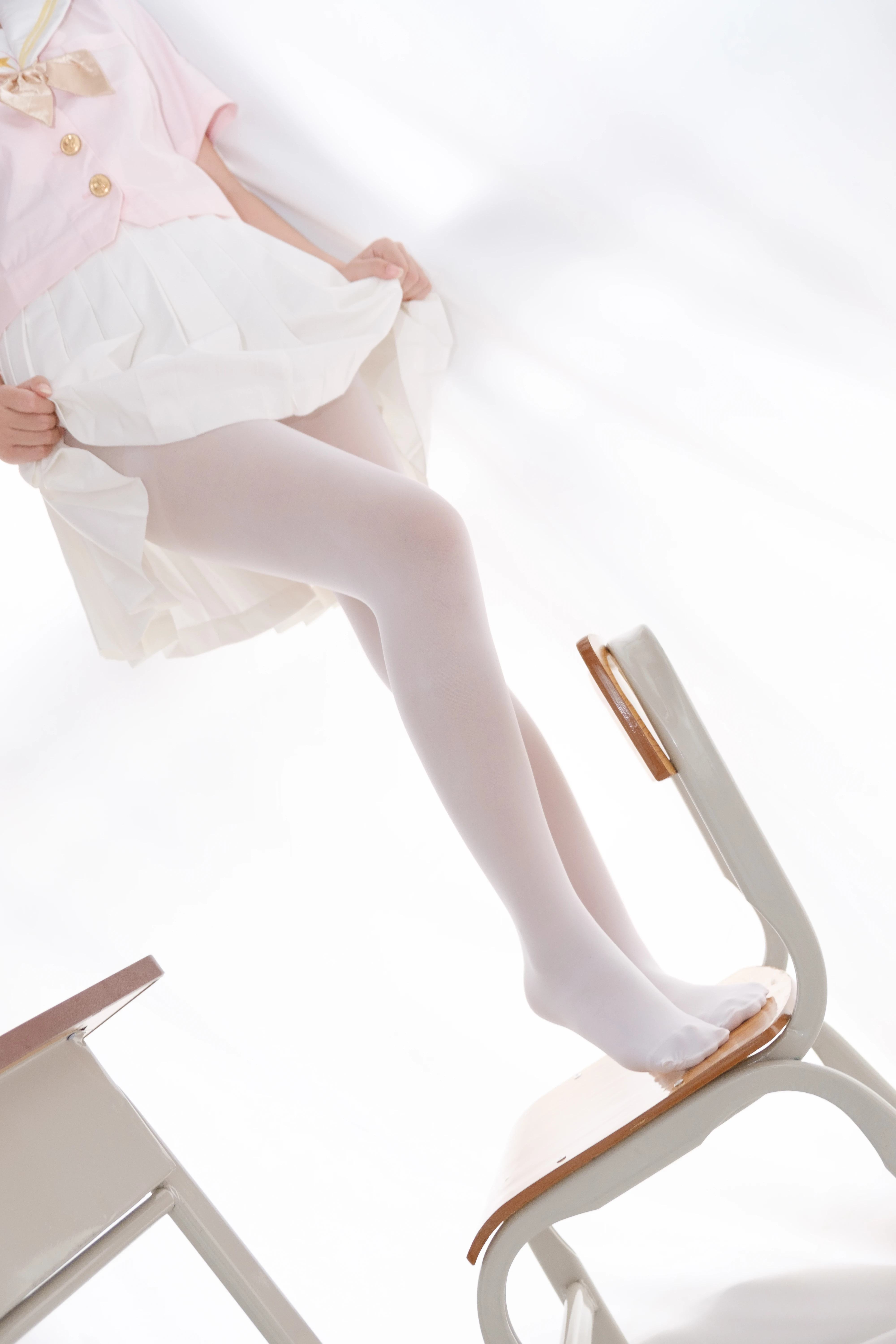 NO.016 喵写真 VOL.007 课桌上白丝水手服 - 2预览
