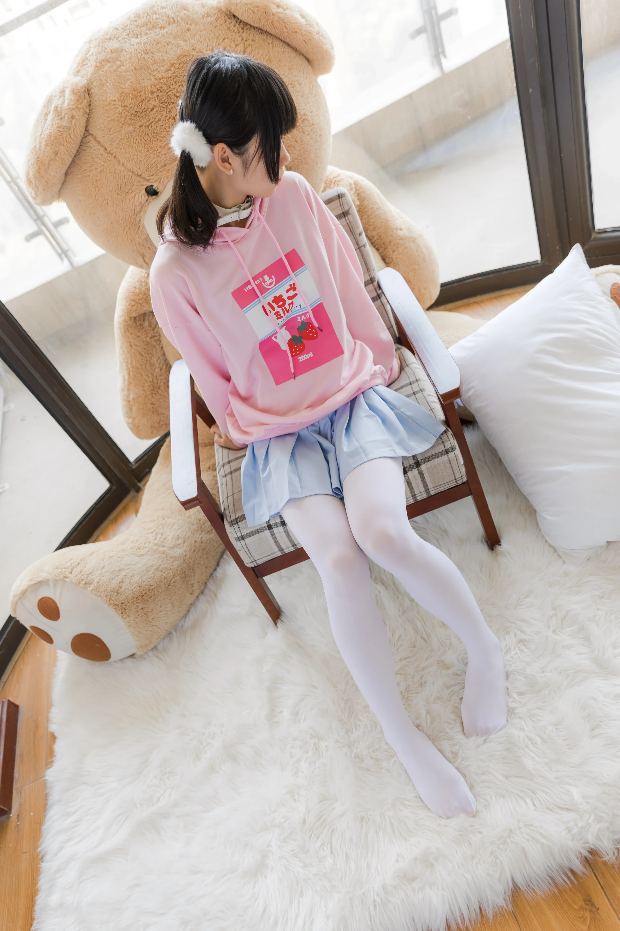 NO.009 喵写真 PR15 009 白丝少女居家写真 - 2预览