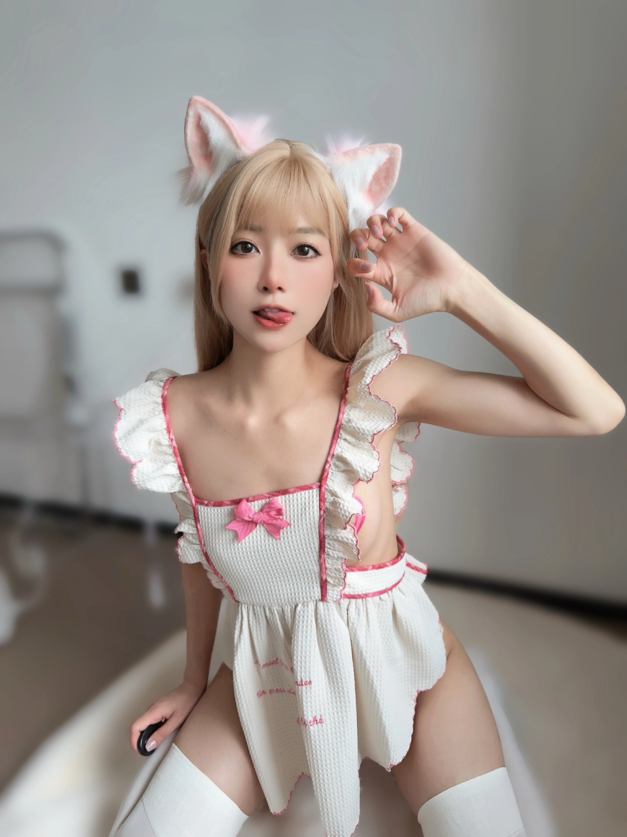 NO.092 围裙猫咪 - 2预览