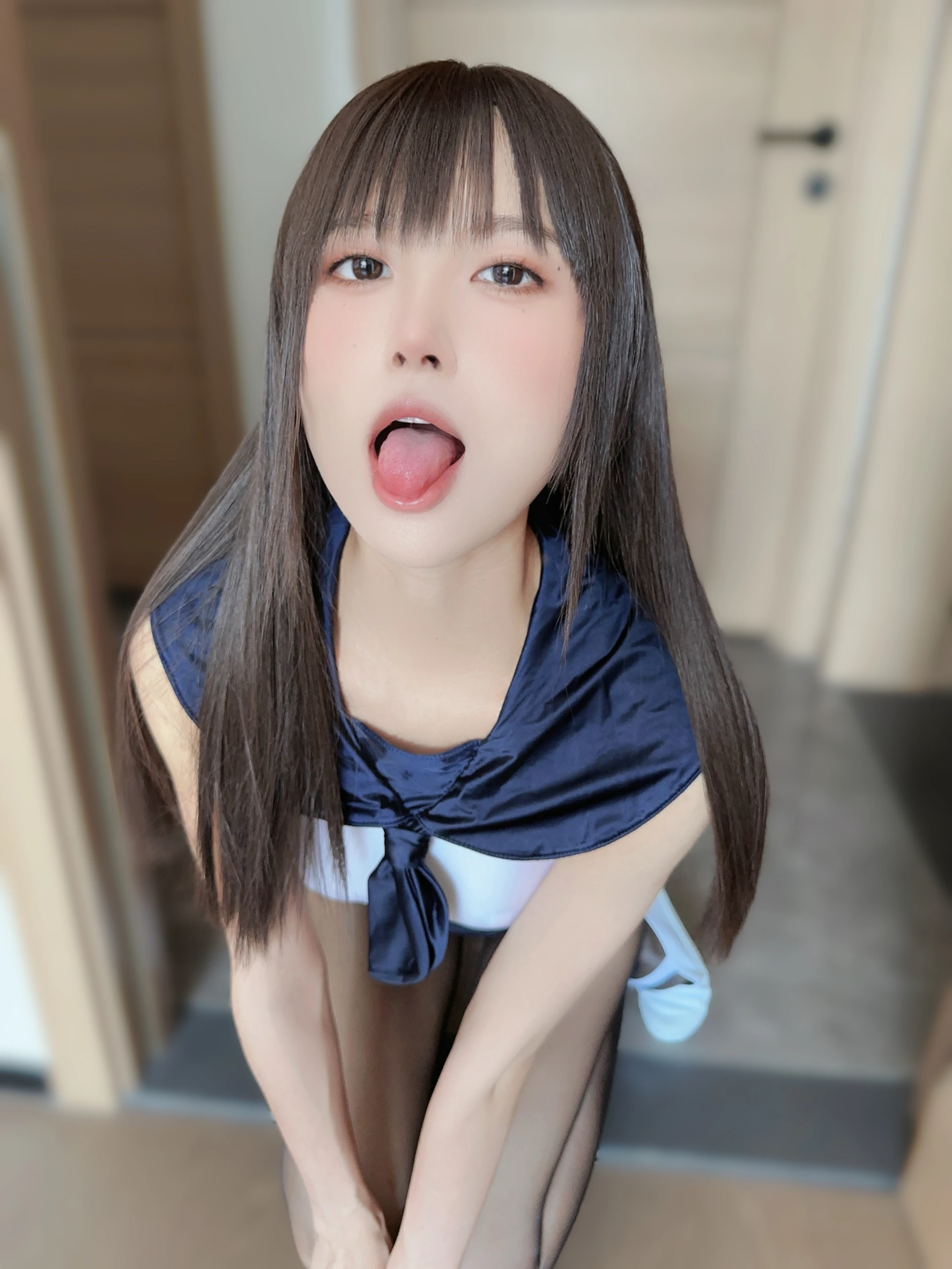 NO.069 无内黑丝蜜臀美腿 - 2预览