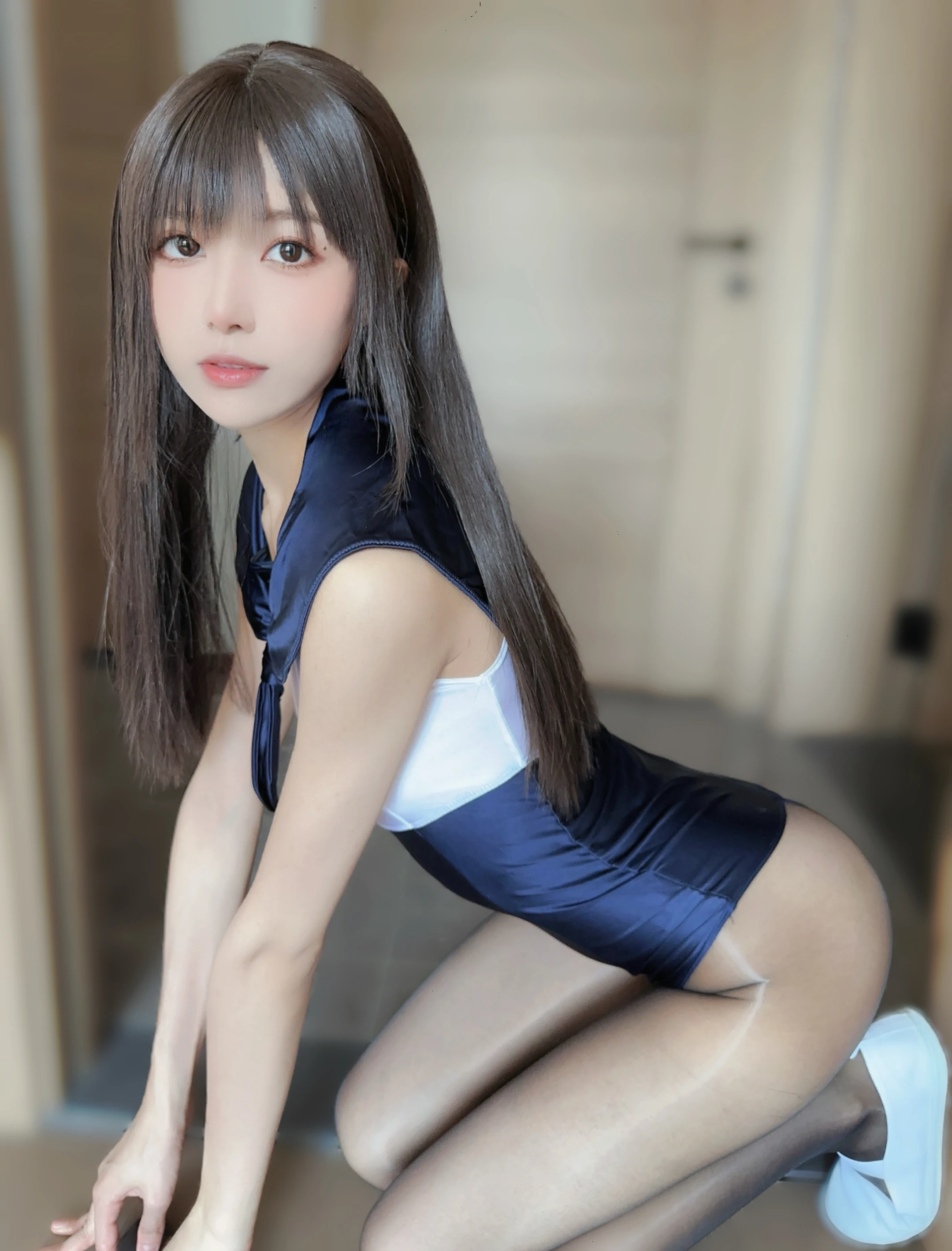 NO.069 无内黑丝蜜臀美腿 - 4预览